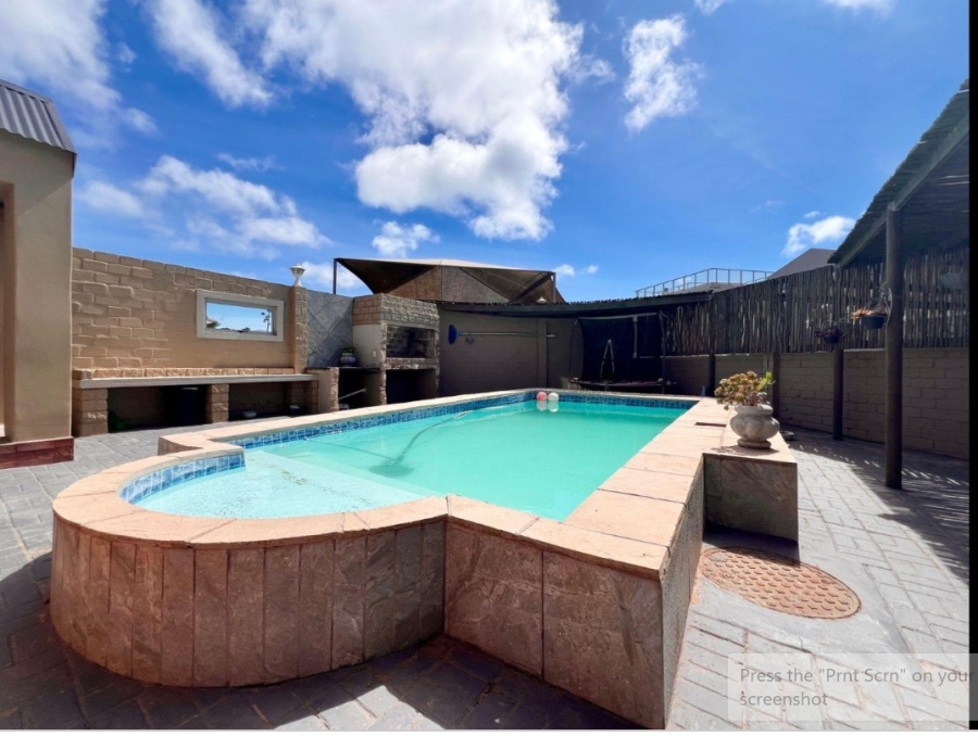 4 Bedroom Property for Sale in Myburgh Park Western Cape